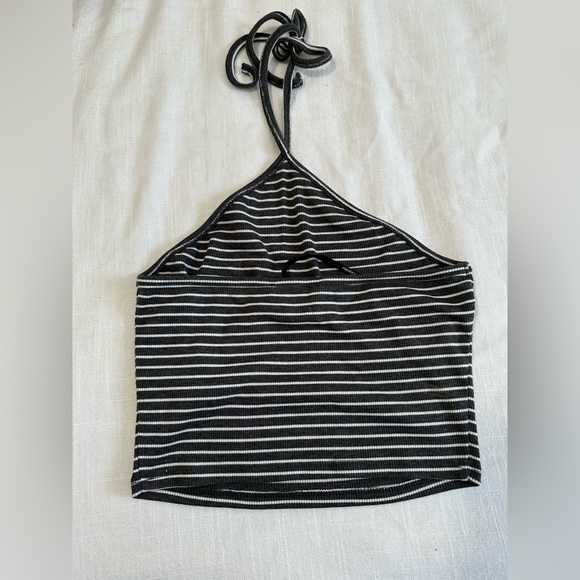 2 basic crop tops - Picture 4 of 4